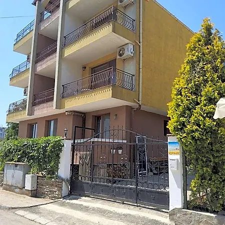 акра-ф Hotell